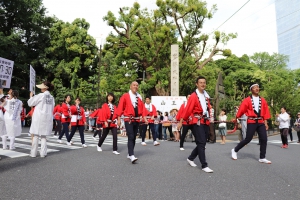 干支山車を曳く人々